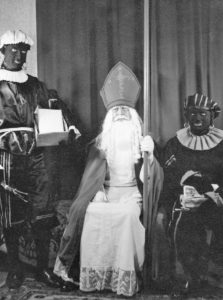 Sint met echte Zwarte Pieten in 1951